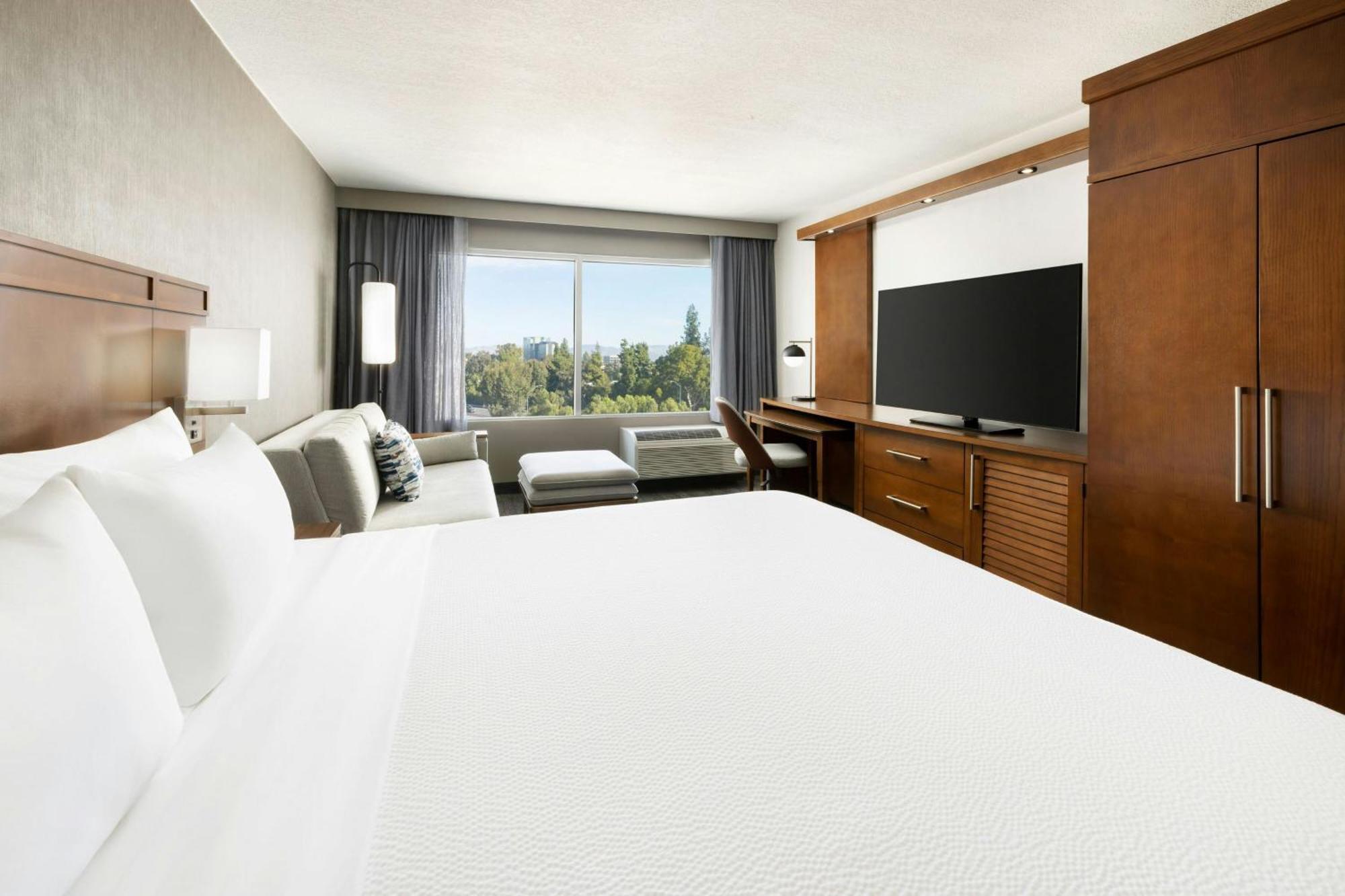 Courtyard By Marriott Los Angeles Woodland Hills Exterior photo