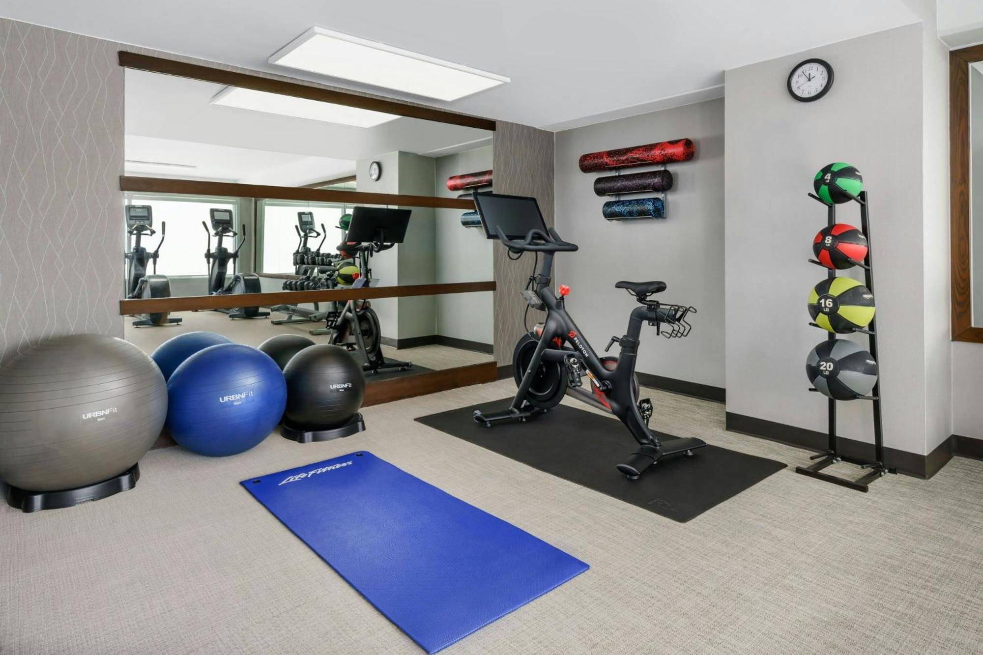 Courtyard By Marriott Los Angeles Woodland Hills Exterior photo