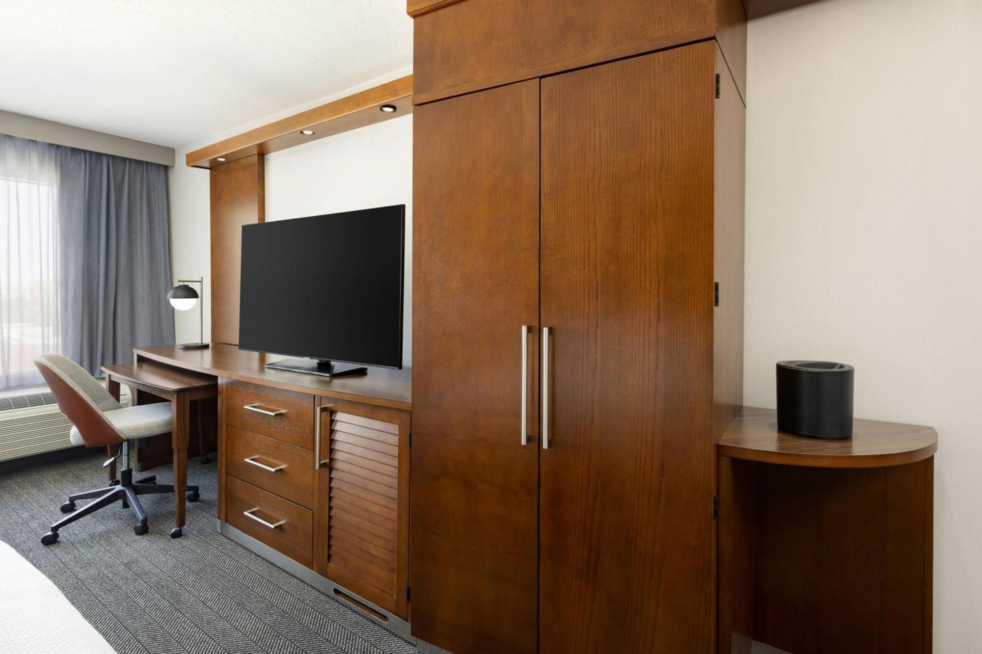 Courtyard By Marriott Los Angeles Woodland Hills Exterior photo