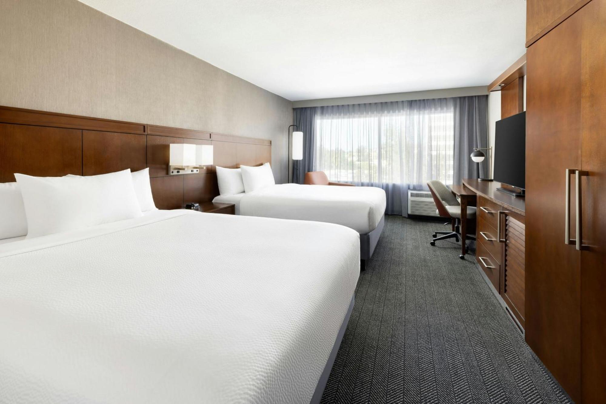 Courtyard By Marriott Los Angeles Woodland Hills Exterior photo