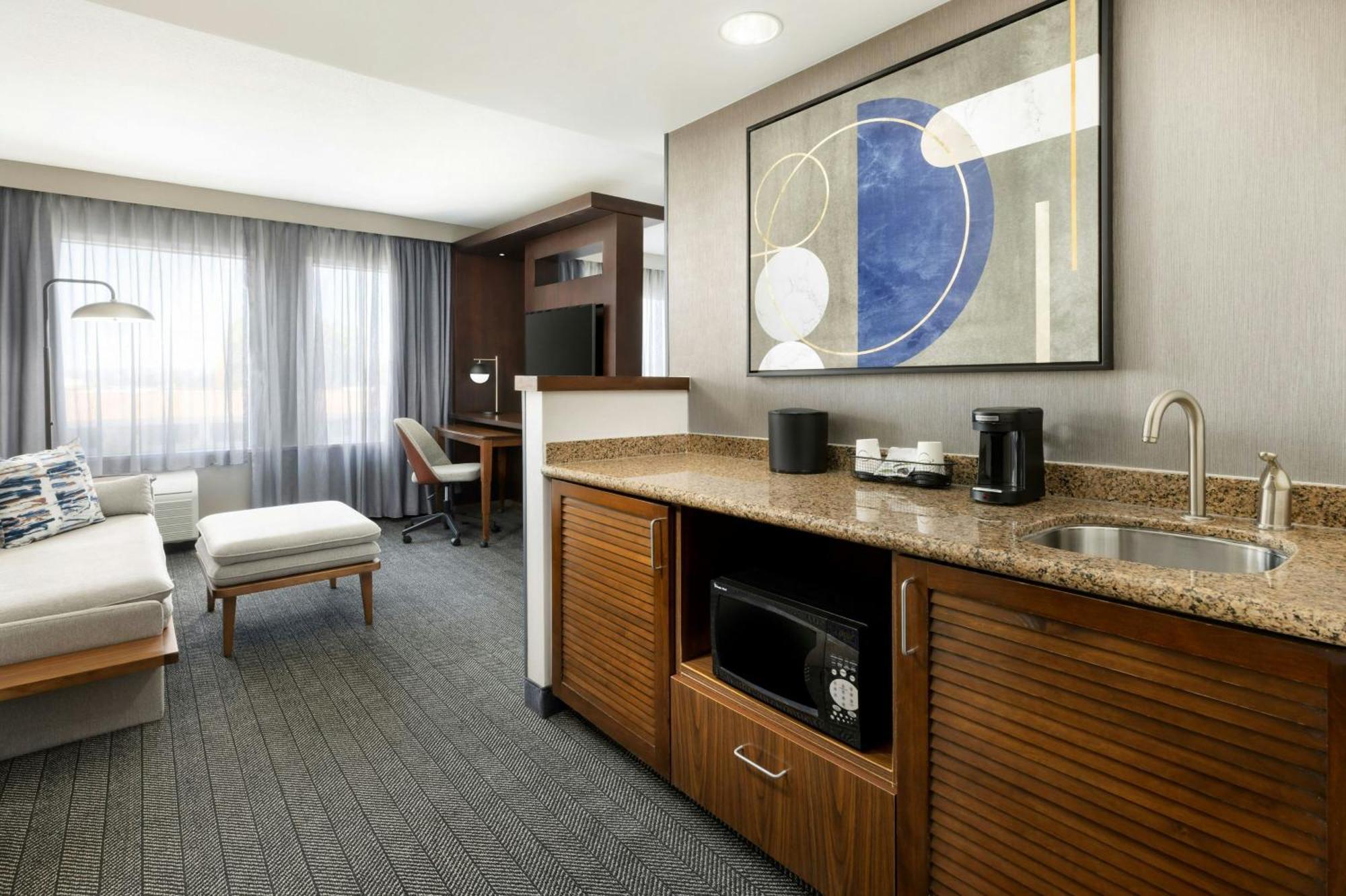 Courtyard By Marriott Los Angeles Woodland Hills Exterior photo