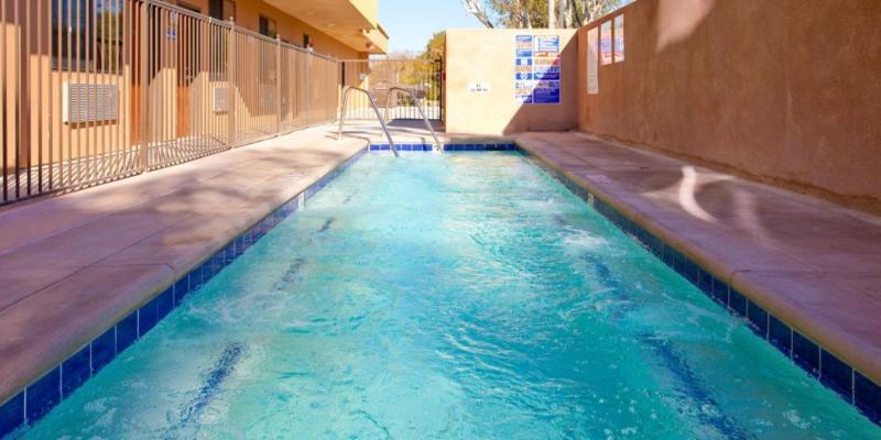 Courtyard By Marriott Los Angeles Woodland Hills Exterior photo