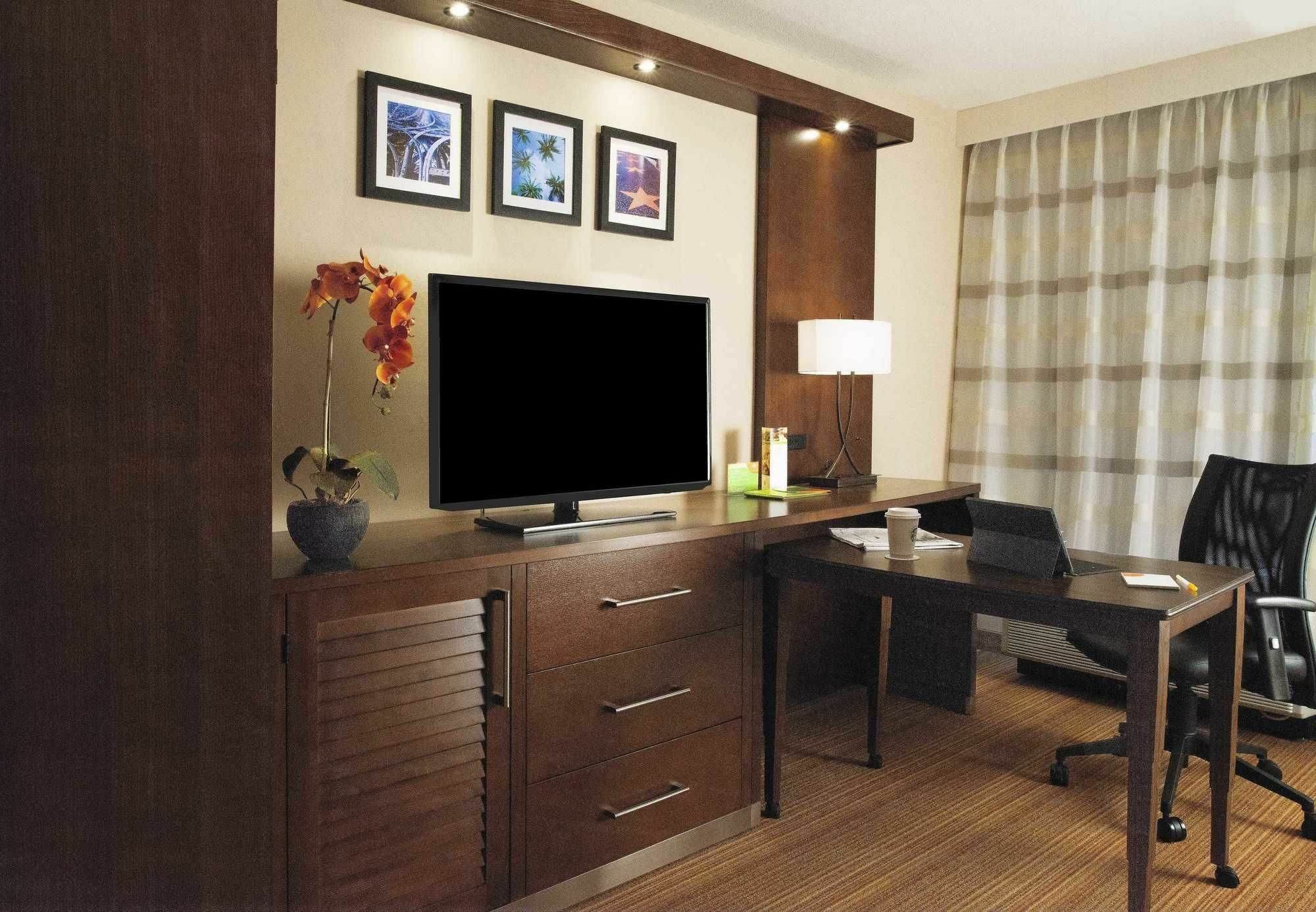 Courtyard By Marriott Los Angeles Woodland Hills Exterior photo